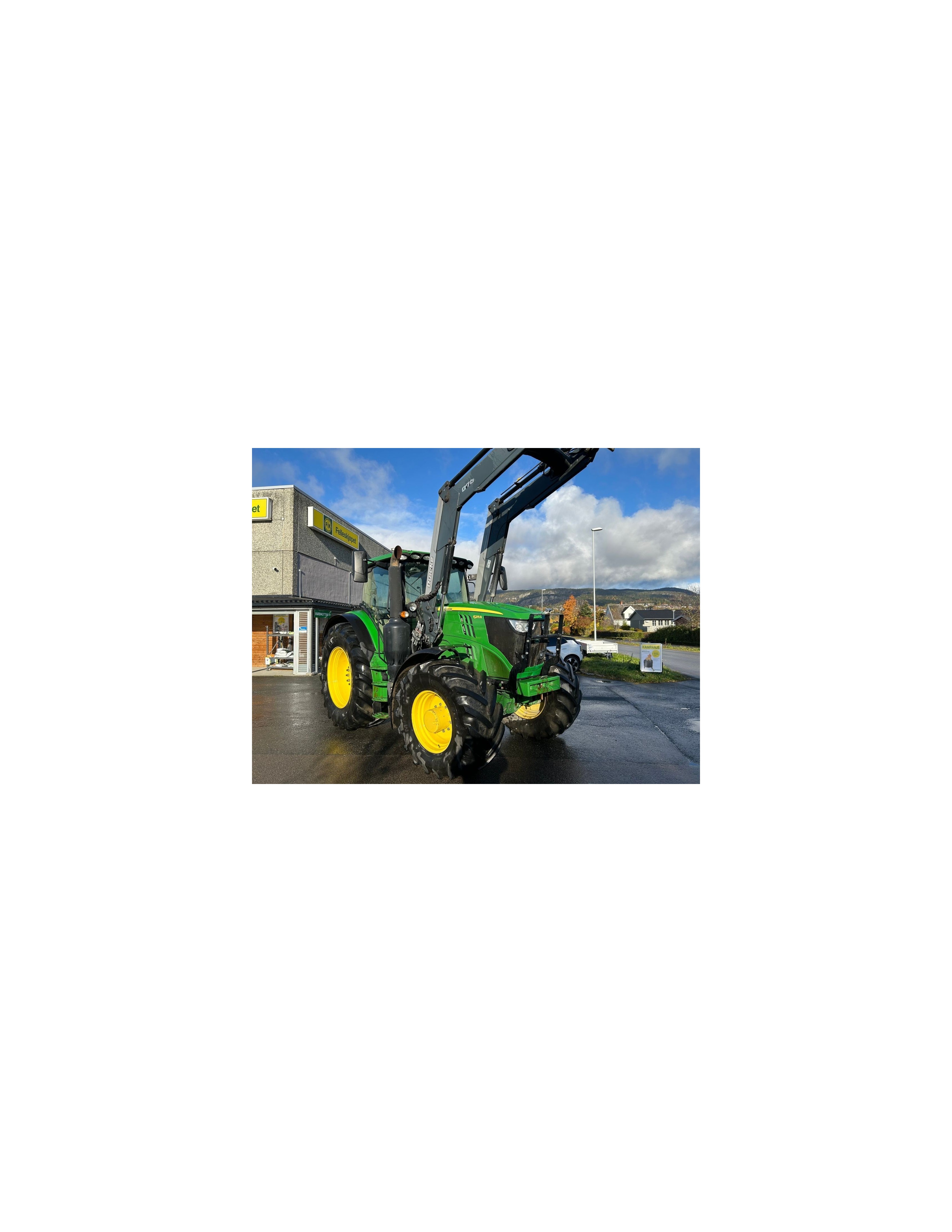 John Deere 6215R