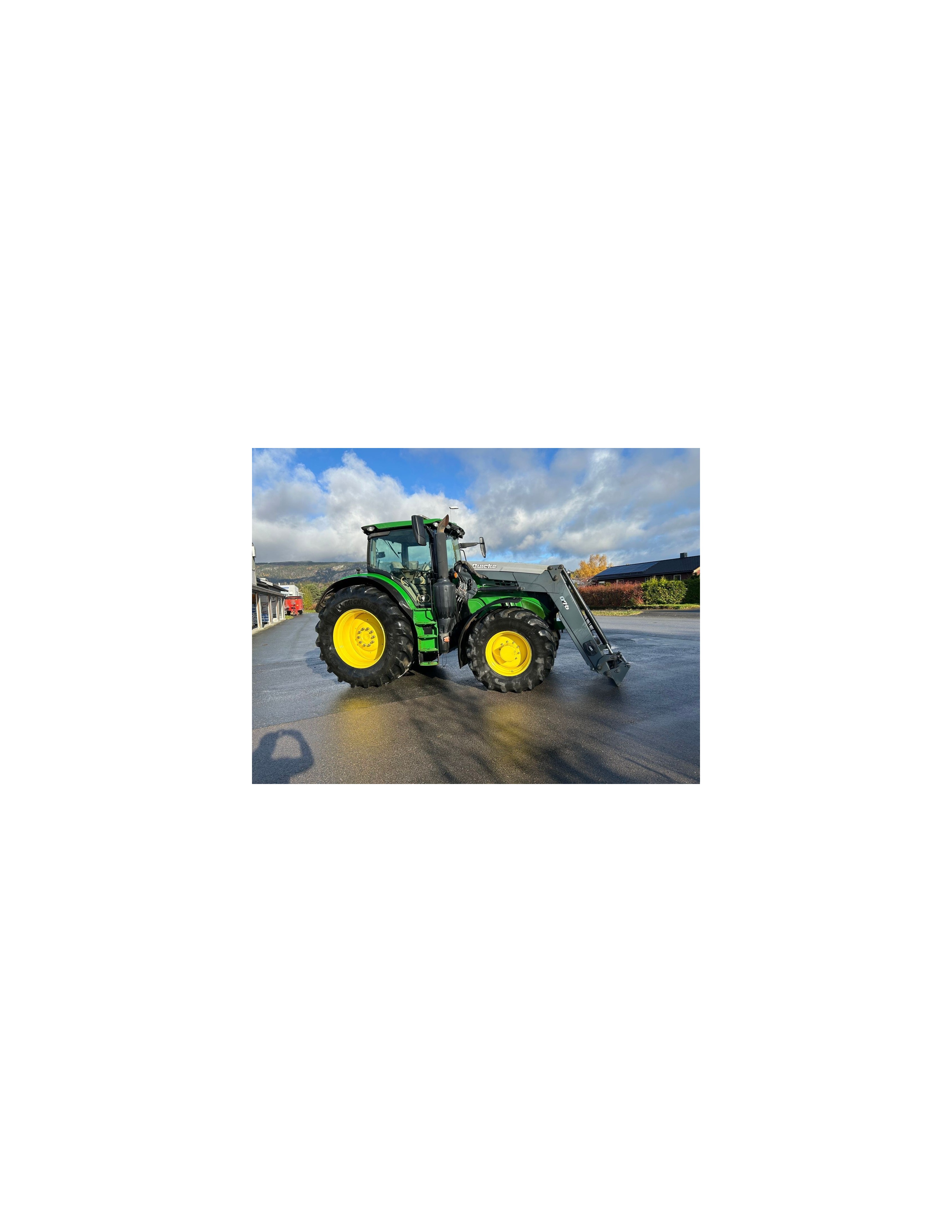 John Deere 6215R