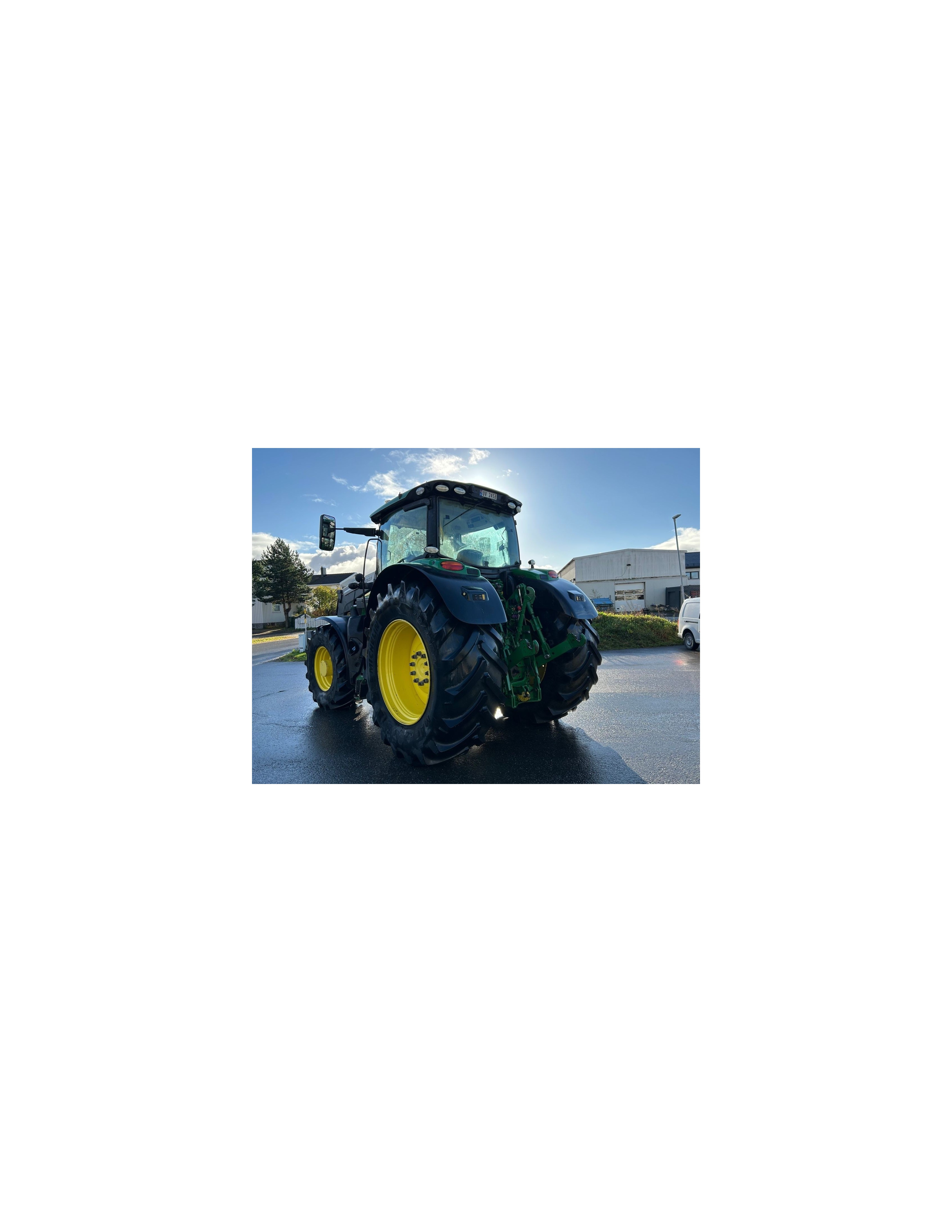 John Deere 6215R