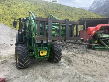 John Deere 6120M