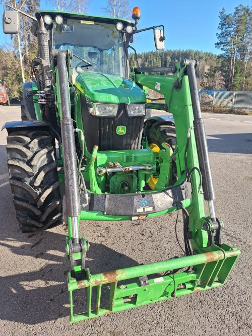 John Deere 5115M