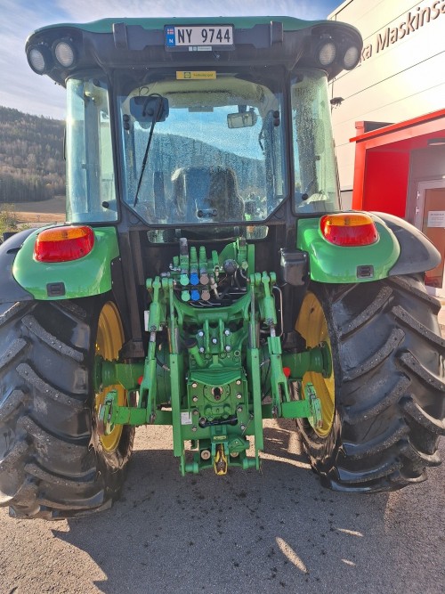 John Deere 5115M