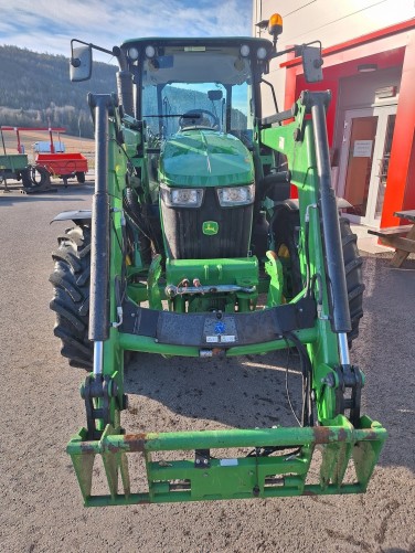 John Deere 5115M