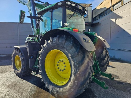 John Deere 6R215