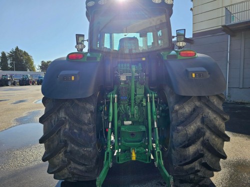 John Deere 6R215