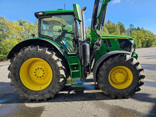 John Deere 6R215