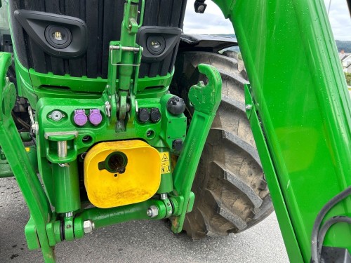 John Deere 6R215