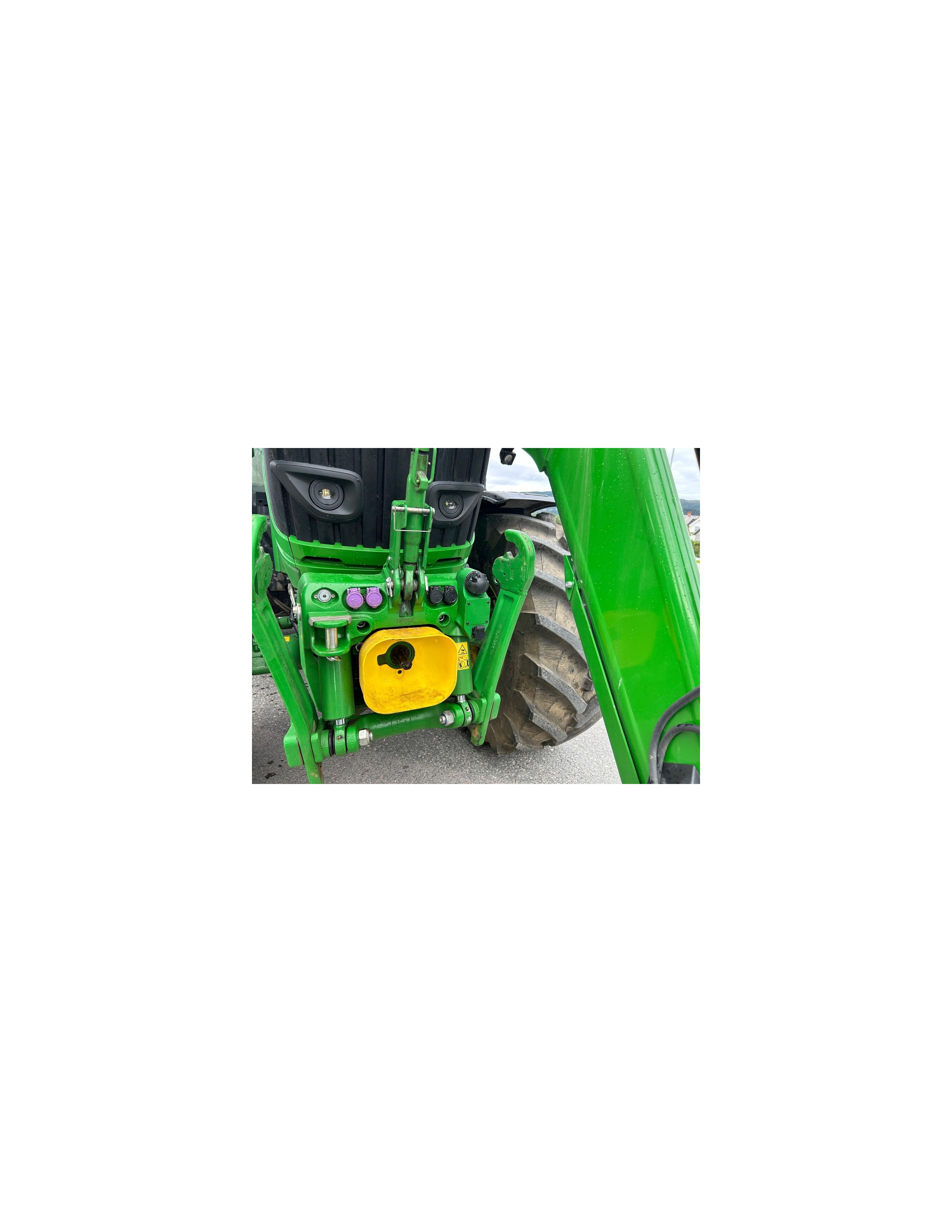 John Deere 6R215