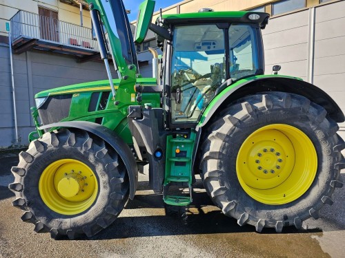 John Deere 6R215