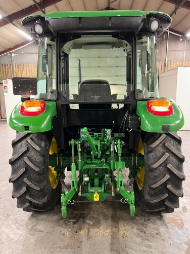 John Deere 5065E