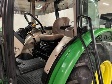 John Deere 5065E