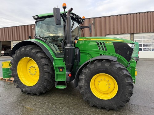 John Deere 6215R