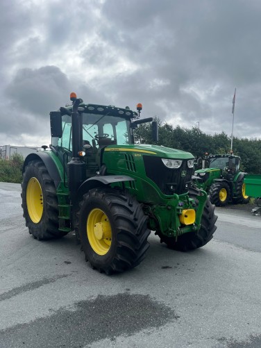 John Deere 6215R