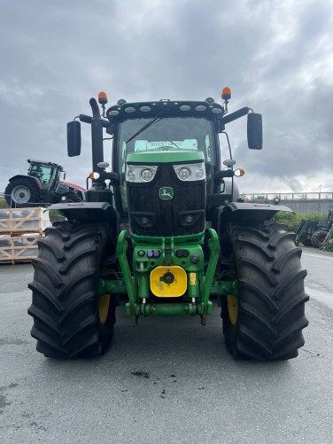 John Deere 6215R