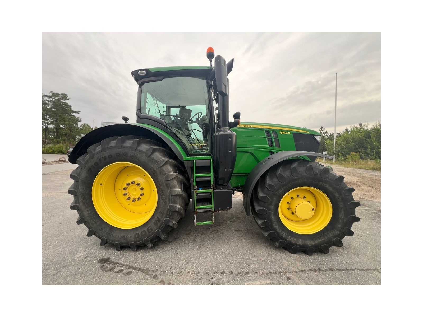 John Deere 6250R ULTIMATE EDITION