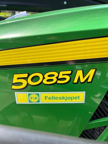 John Deere 5085M