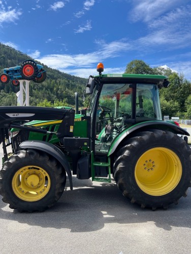 John Deere 5085M