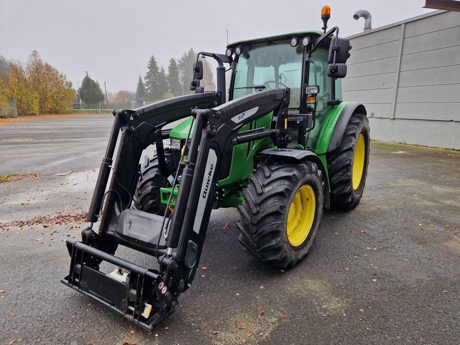 John Deere 5115M