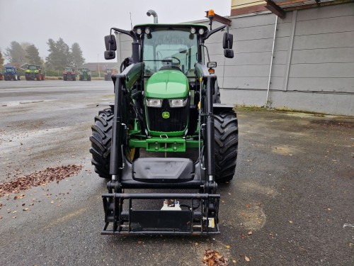 John Deere 6120M