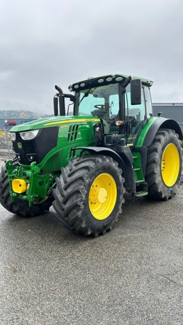 John Deere 6215R