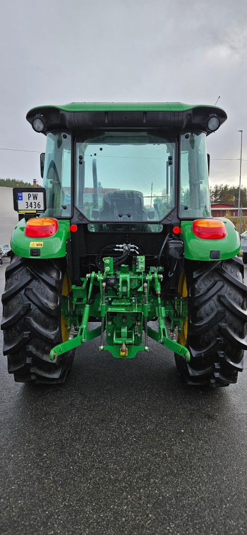 John Deere 5075E