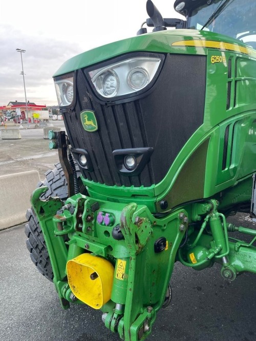 John Deere 6250R