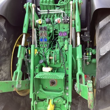 John Deere 6215R