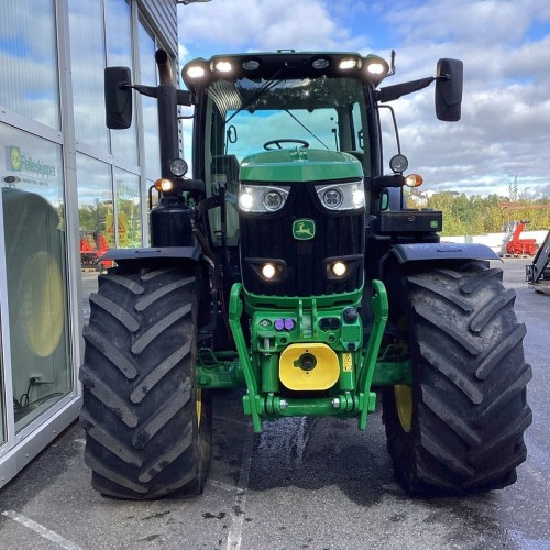 John Deere 6215R