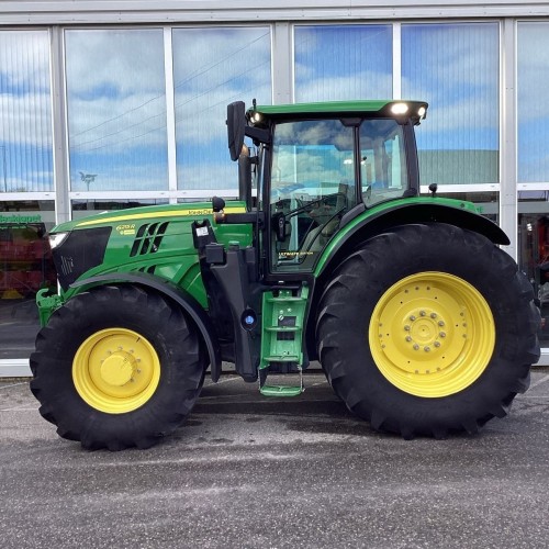 John Deere 6215R