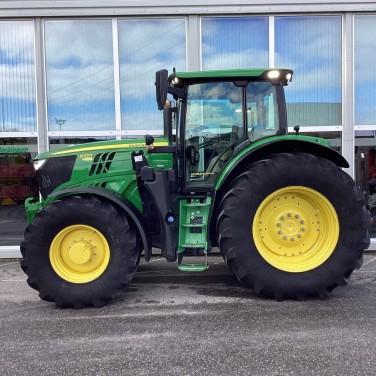 John Deere 6215R