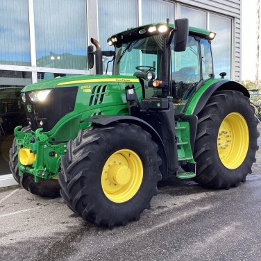 John Deere 6215R