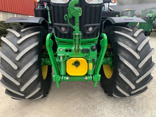 John Deere 6R215