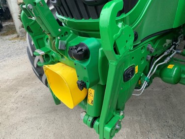 John Deere 6R215