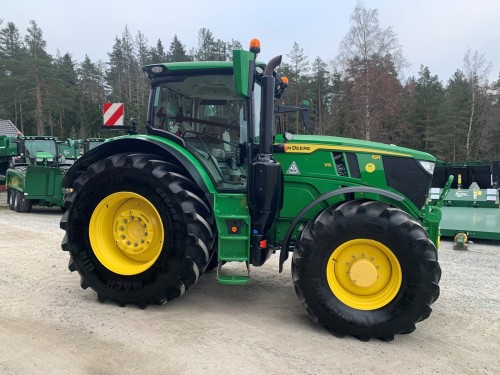 John Deere 6R215