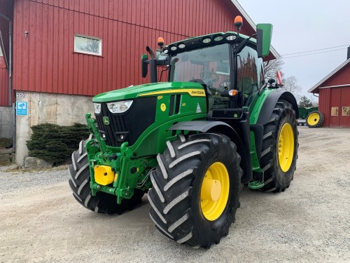 John Deere 6R215