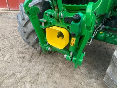 John Deere 6R215