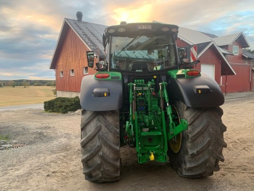 John Deere 6R215