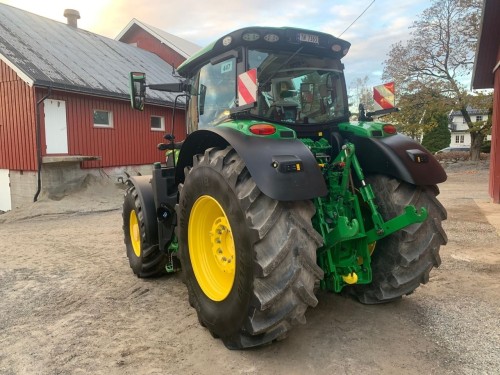 John Deere 6R215