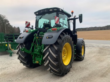 John Deere 6R215