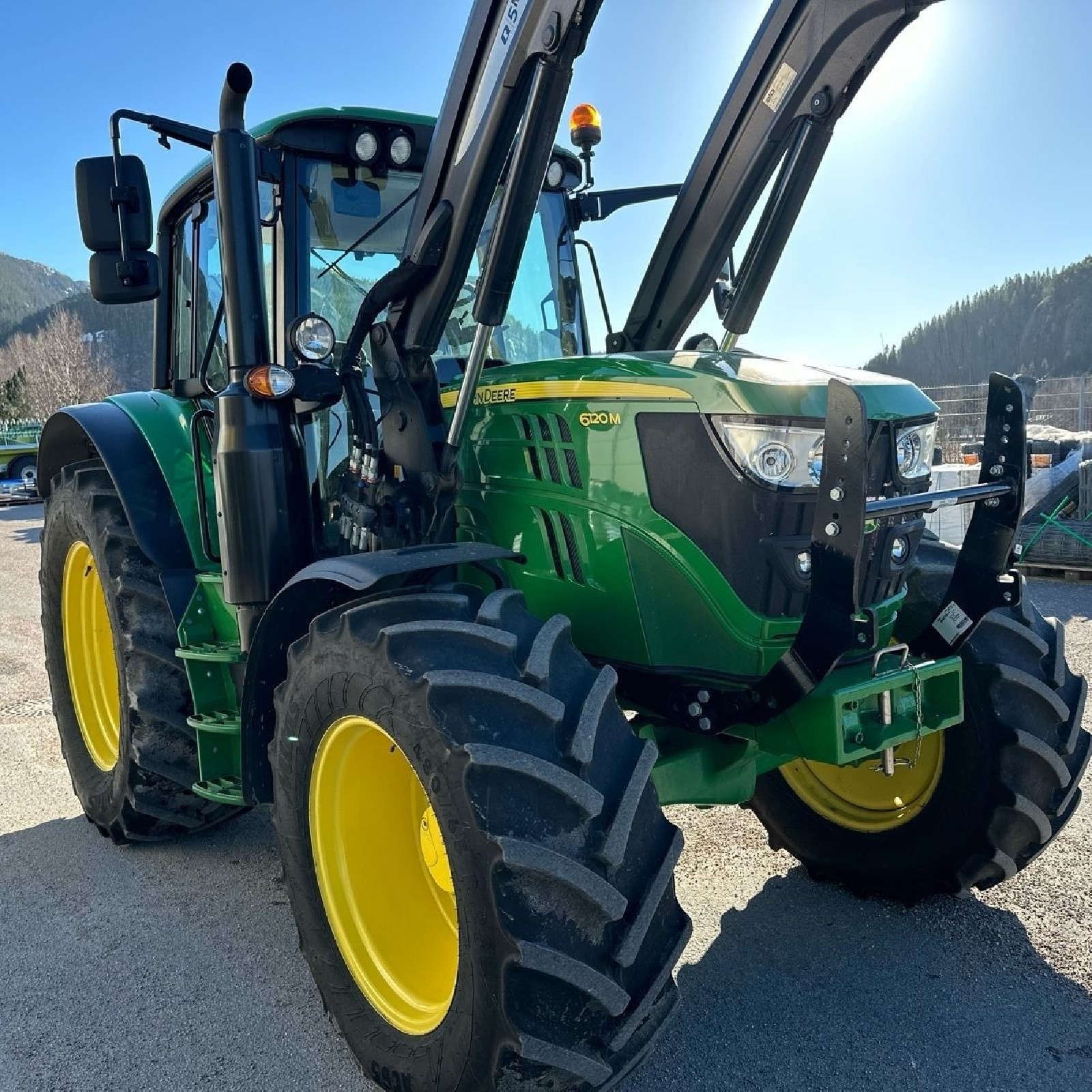 John Deere 6120M