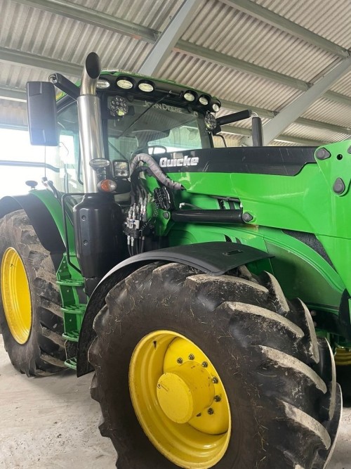 John Deere 6215R