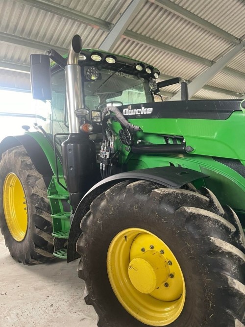 John Deere 6215R