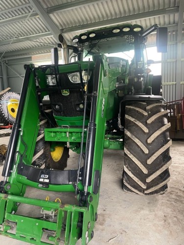 John Deere 6215R