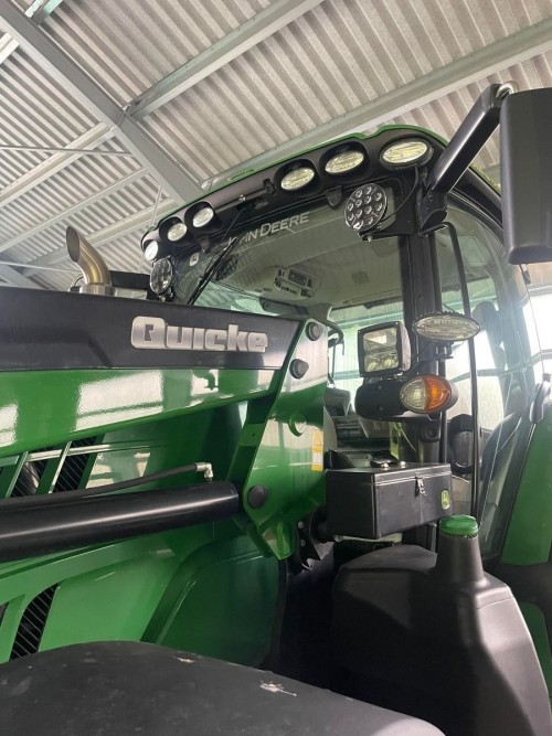 John Deere 6215R