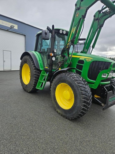 John Deere 6630