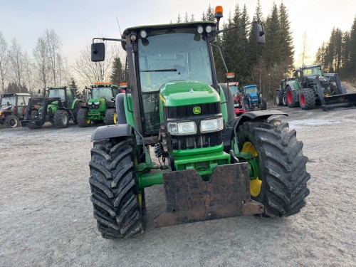 John Deere 5820