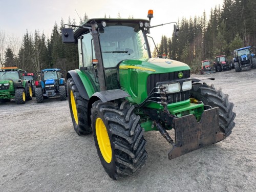 John Deere 5820