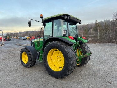 John Deere 5820