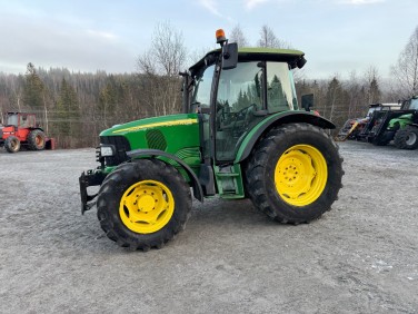 John Deere 5820