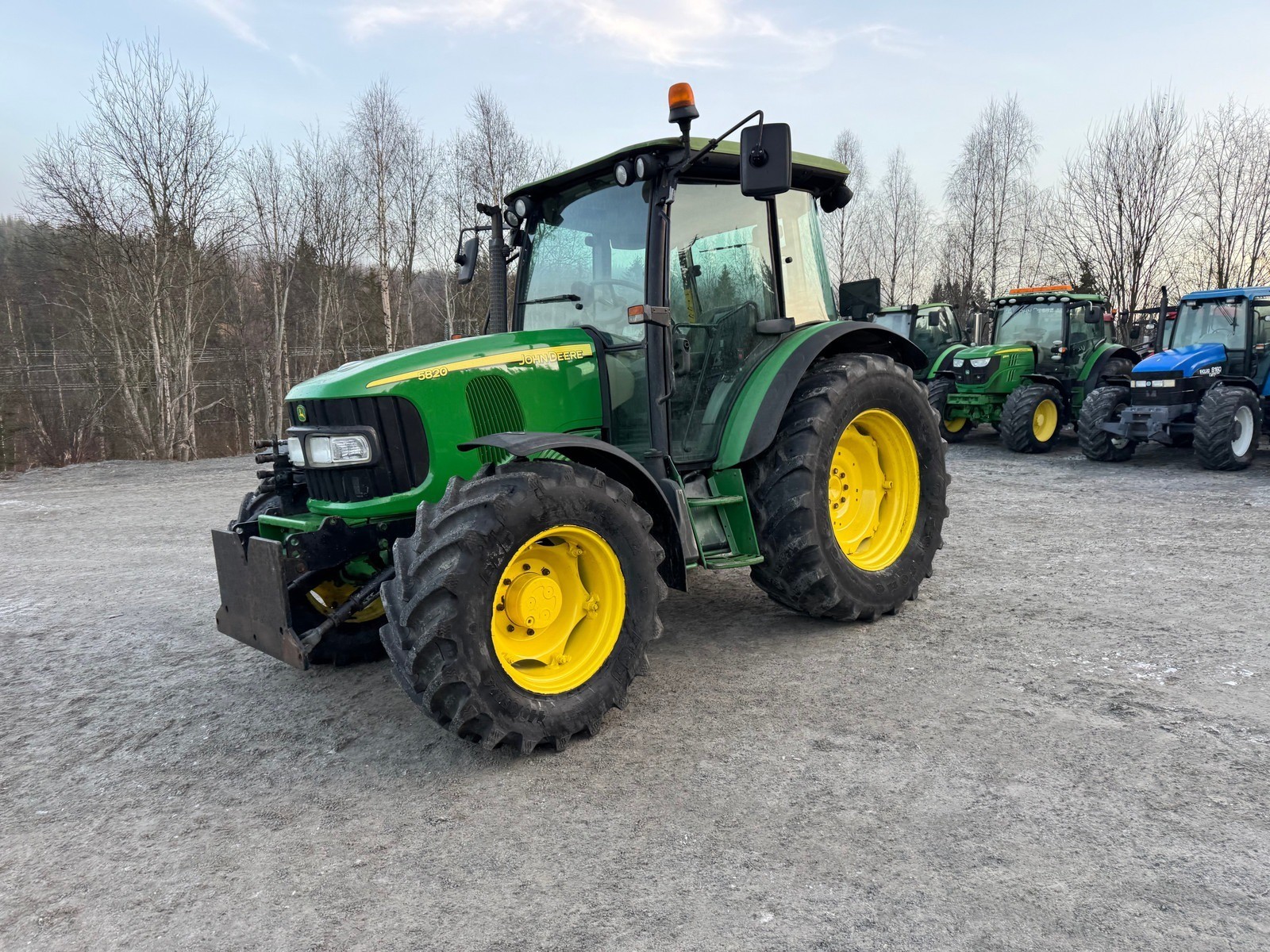 John Deere 5820